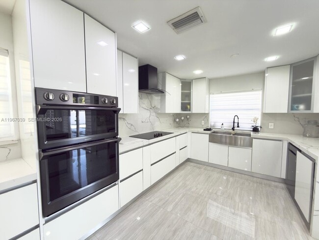 Building Photo - 4801 W Park Rd