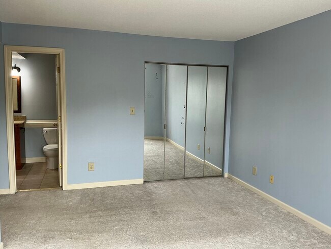 Building Photo - 15 Forest Glen Cir