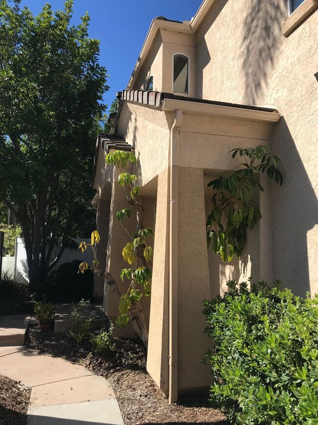 Building Photo - Charm and Elegance in Vista's Shadowridge