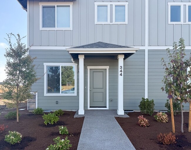 Building Photo - 344 SE Shetterly Dr