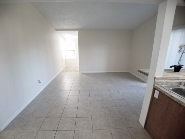 Building Photo - Beautiful Remodeled 1/1 Winter Park Condo ...