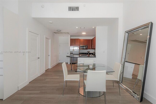 Building Photo - 2301 Collins Ave