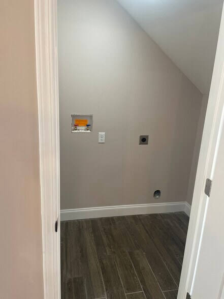 Building Photo - 235 Fairway Dr