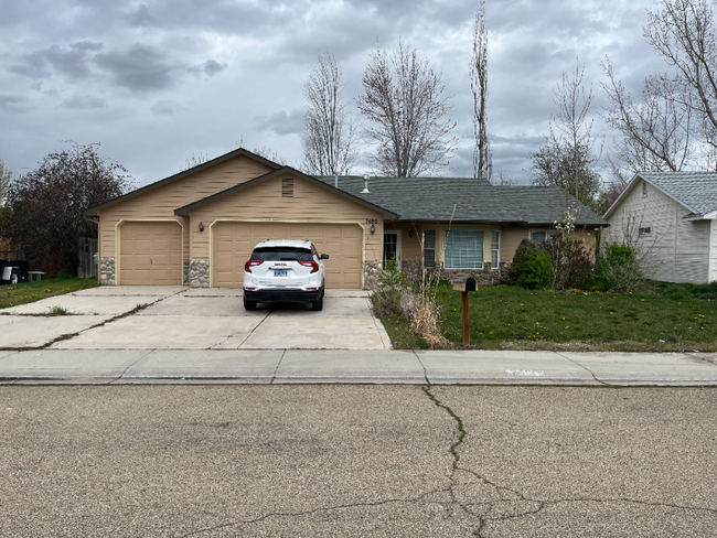 Building Photo - 7480 Edgebrook Dr