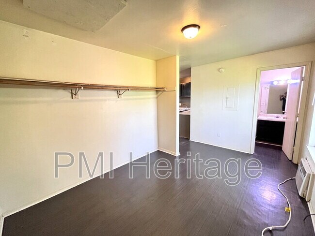 Building Photo - 809 E Huntsville Ave