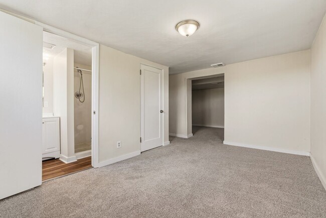 Building Photo - Unbeatable 4 bedroom in Penn Hills available now!