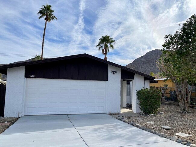 Building Photo - 53910 Avenida Herrera