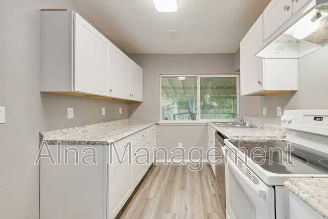 Building Photo - 1406 Willowbrook St