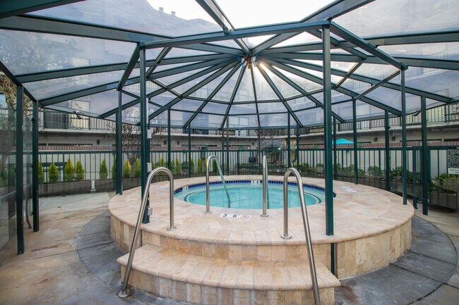 Building Photo - Updated One Bedroom Condo at Opera Plaza | AMSI | Alexandr Metlinski