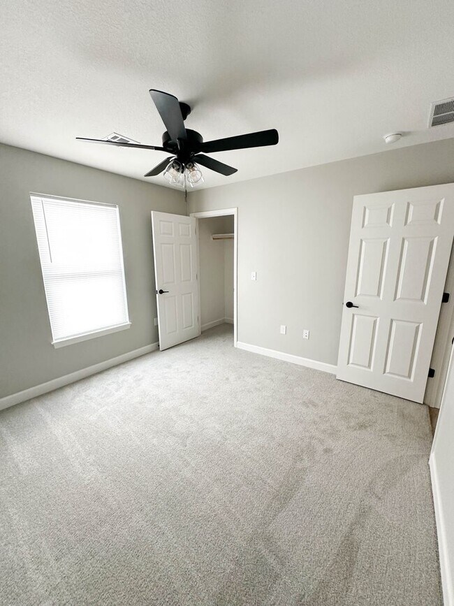 Building Photo - 1612 Green Valley Cir