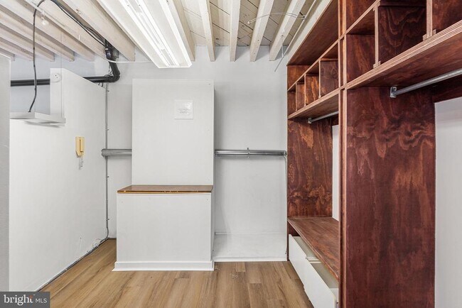 Building Photo - 428 N 13th St