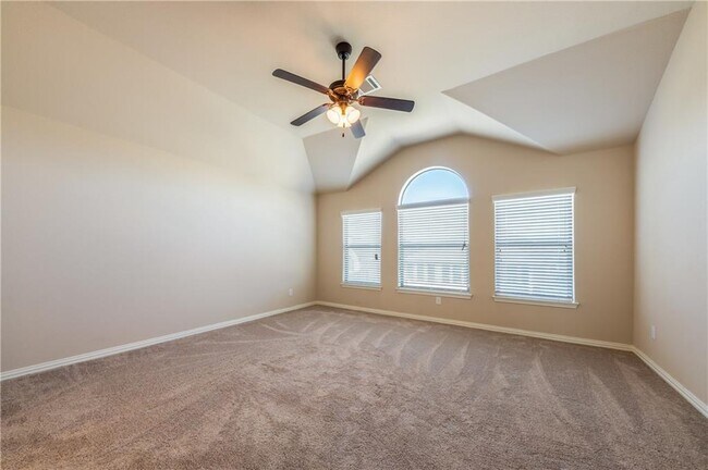 Building Photo - 2005 Santa barbara Ct