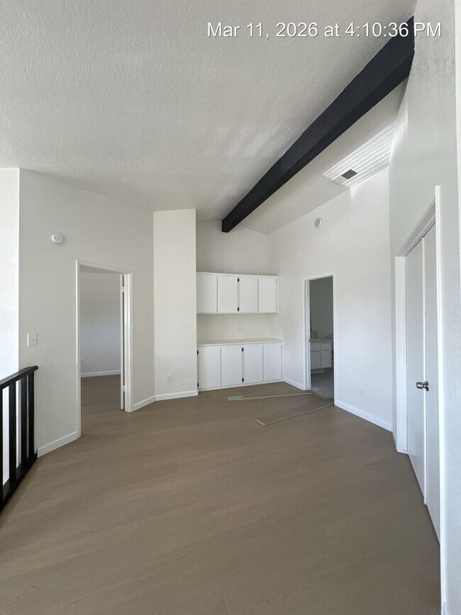 Building Photo - 3512