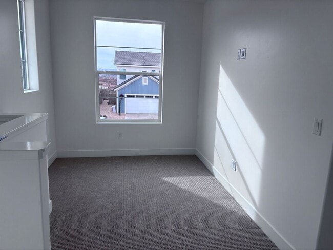 Building Photo - Beautiful New Home with access to community pool