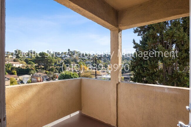 Building Photo - 2339 Hyperion Ave