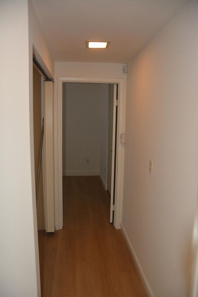 Building Photo - Sharp Pittsburg 3/2