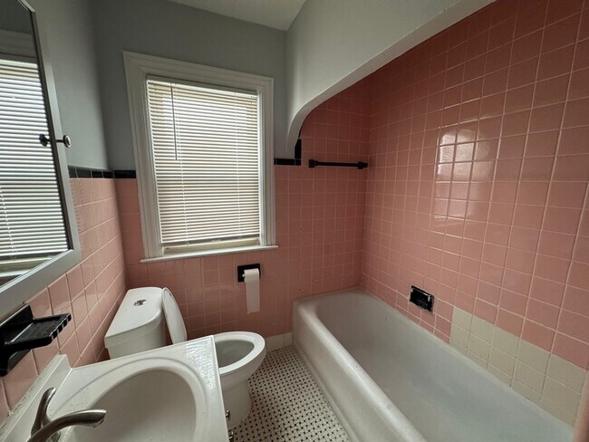 Building Photo - 10422 Morley St