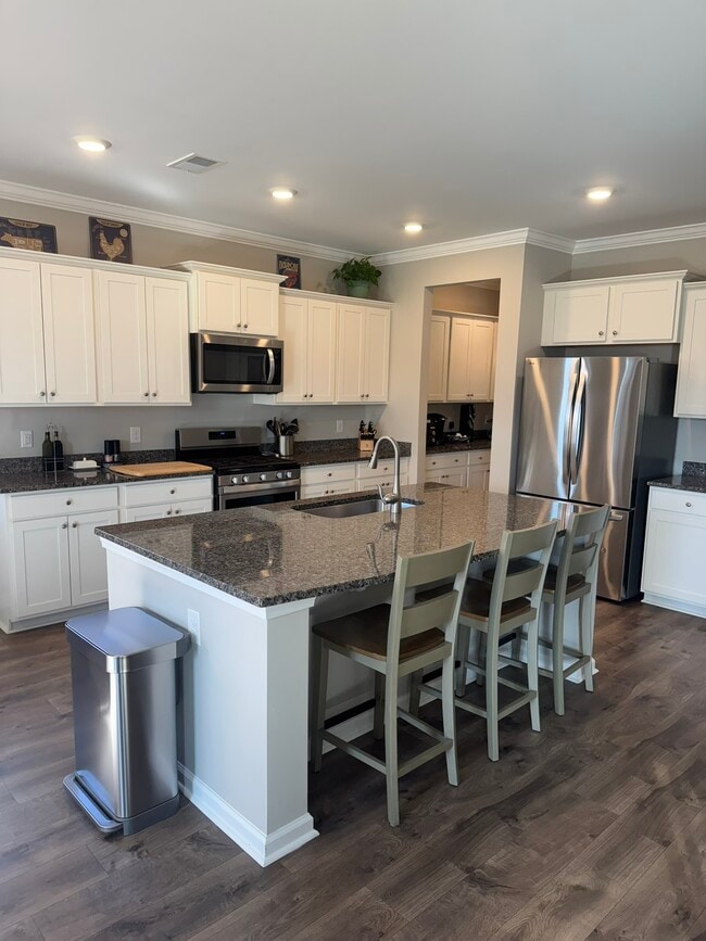 Building Photo - 135 Airy Dr