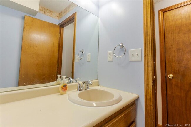 Building Photo - 22 Windwood Dr