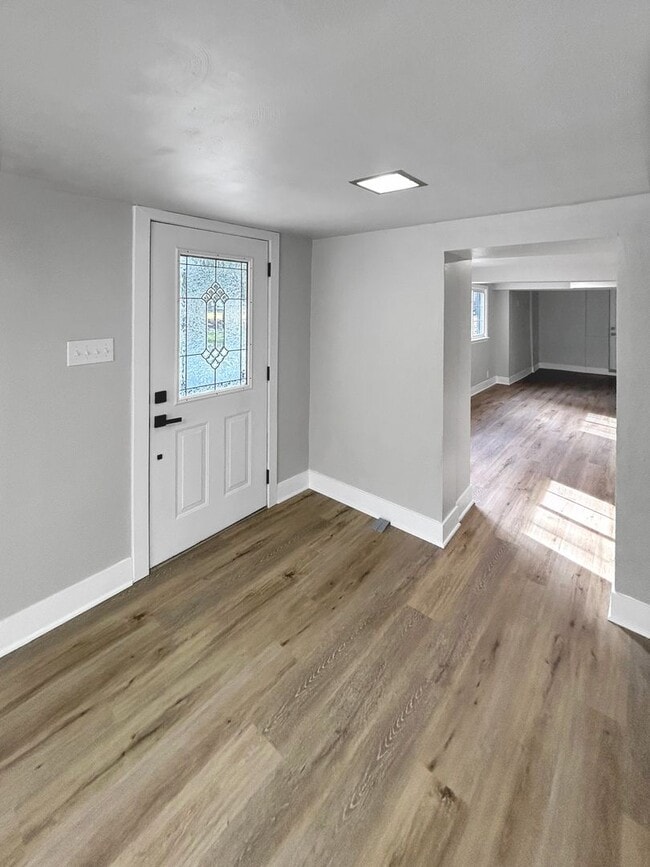 Building Photo - Welcome to this newly remodeled gem located in the heart of Collier, PA.