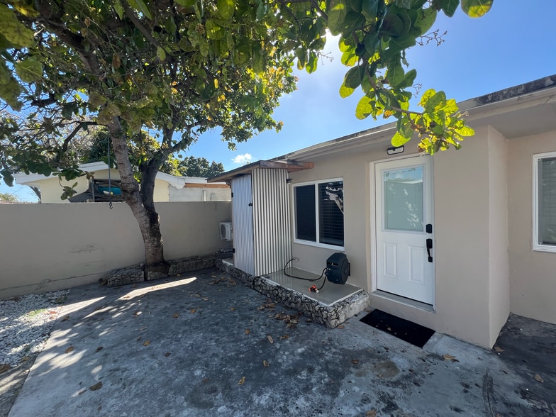 Front Door, Washer/Dryer - 3163 NW 29th St