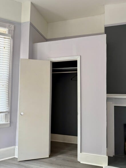 Building Photo - 320 W Hall St