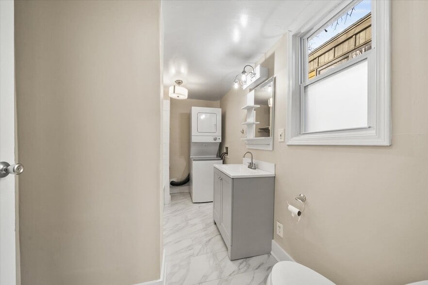 Building Photo - 1822 Holly St