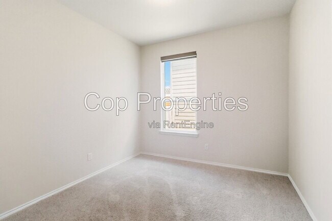Building Photo - 7001 Lions Pk