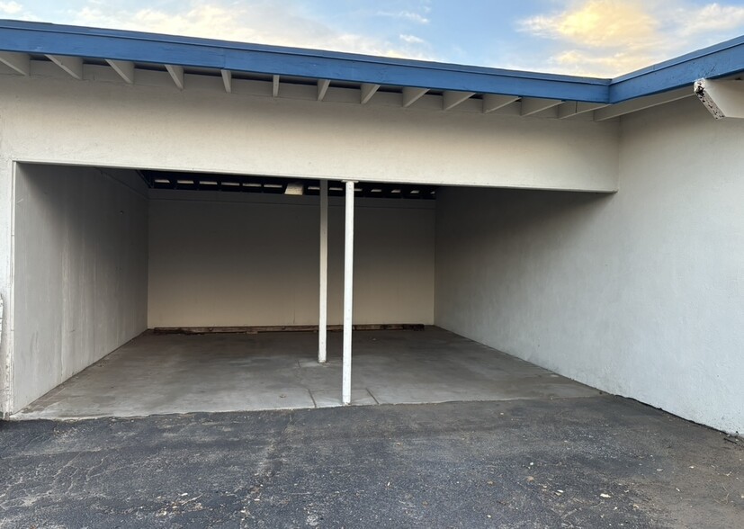 Building Photo - 467 W Ramona Dr