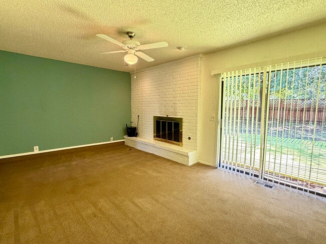 Building Photo - 6612 Crow Cir
