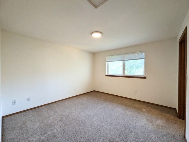 Building Photo - 3Bd/1.5ba Lake Stevens Duplex