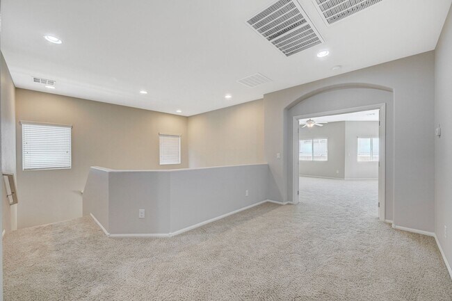 Building Photo - Beautiful DR Horton Home in Centennial Hil...