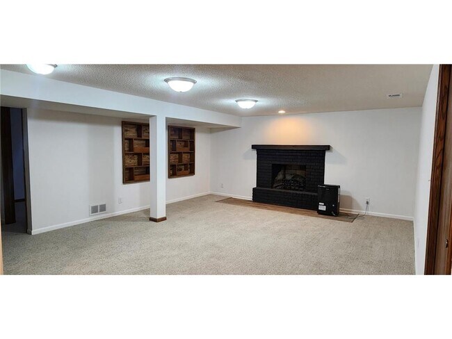 Building Photo - 6115 Colfax Ln S