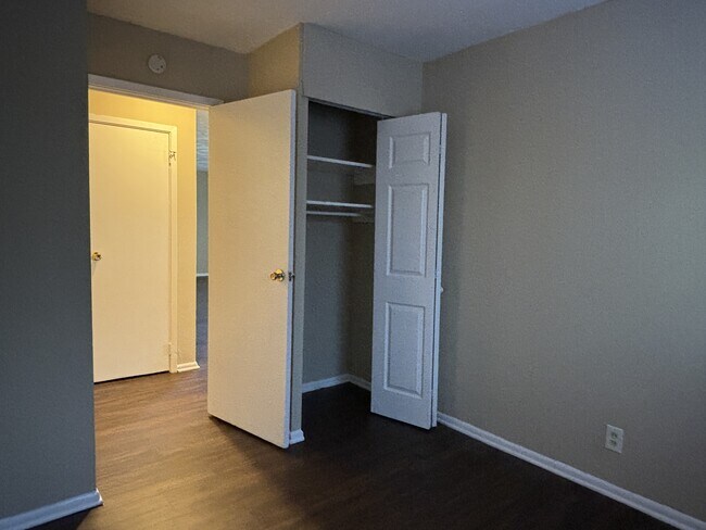 Building Photo - 9143 E 34th St