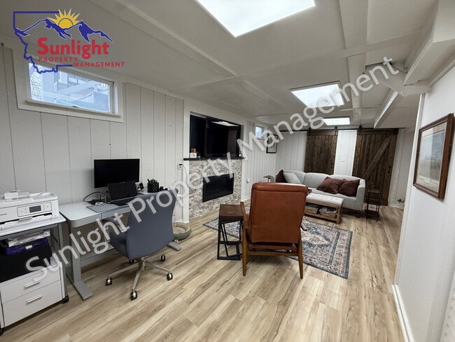 Building Photo - 15 Applewood Dr