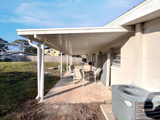Building Photo - 907 Lake Jessie Dr