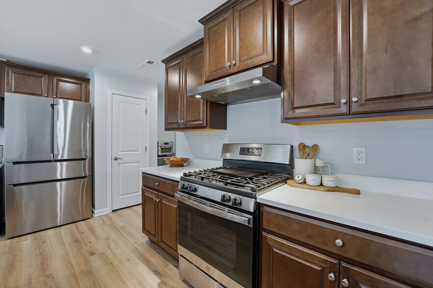 Building Photo - 838 Dean Dr