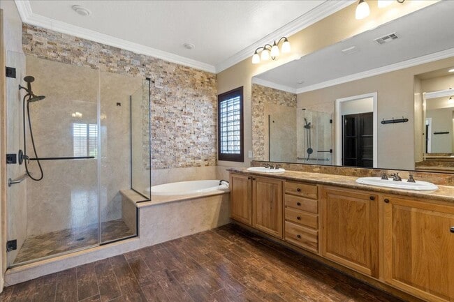 Building Photo - Exquisite Guard-Gated 3bd Luxury Home with Private Pool