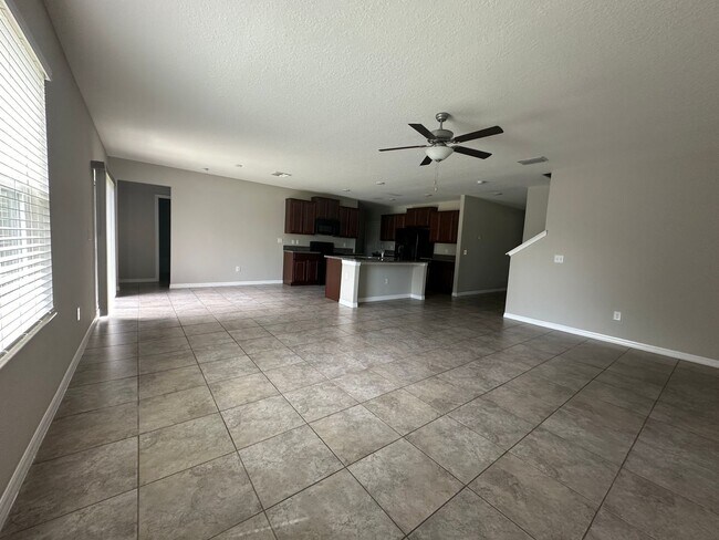 Building Photo - Beautiful 6 Bedroom Home