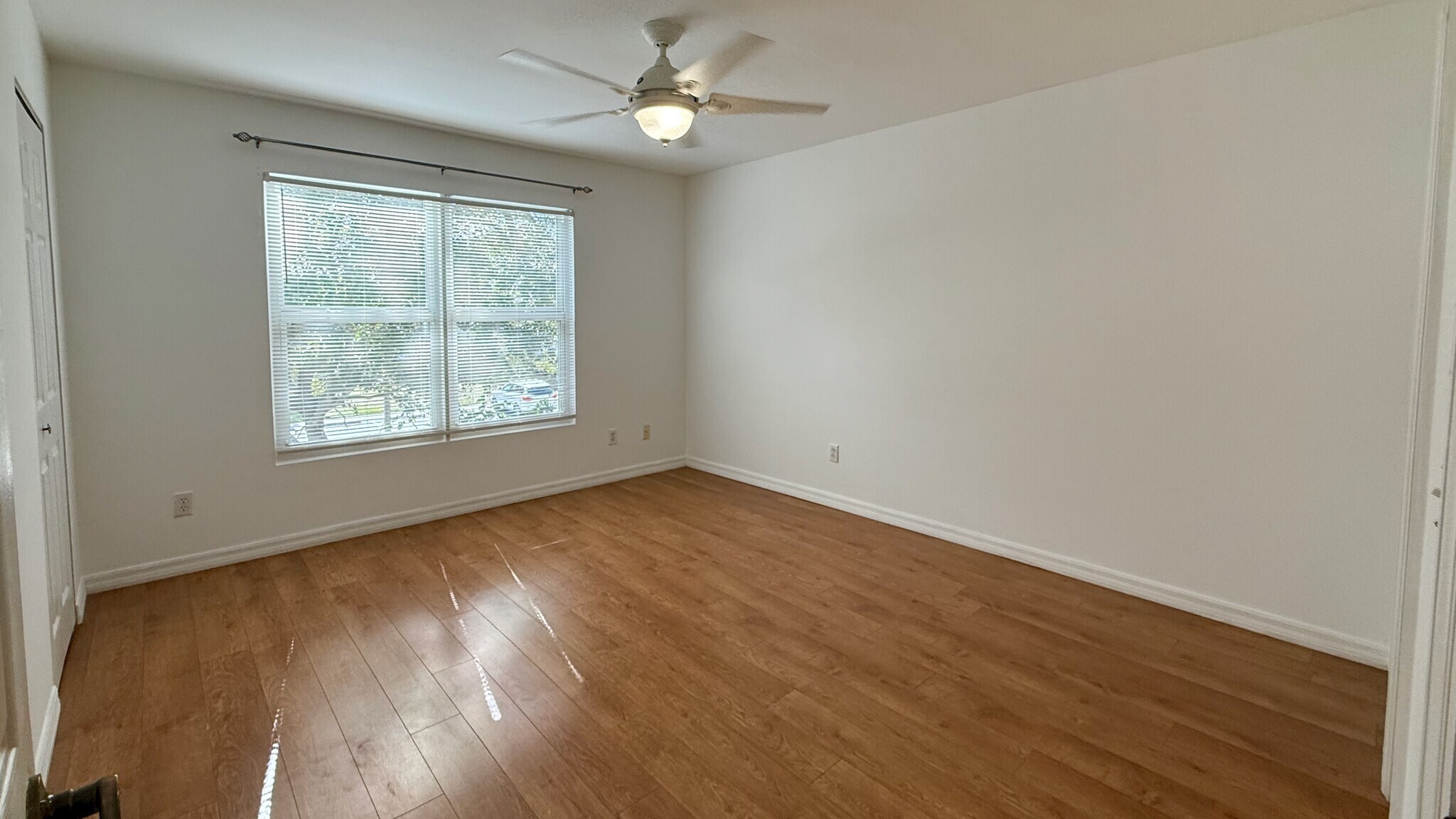 Building Photo - 3620 Pine Oak Cir