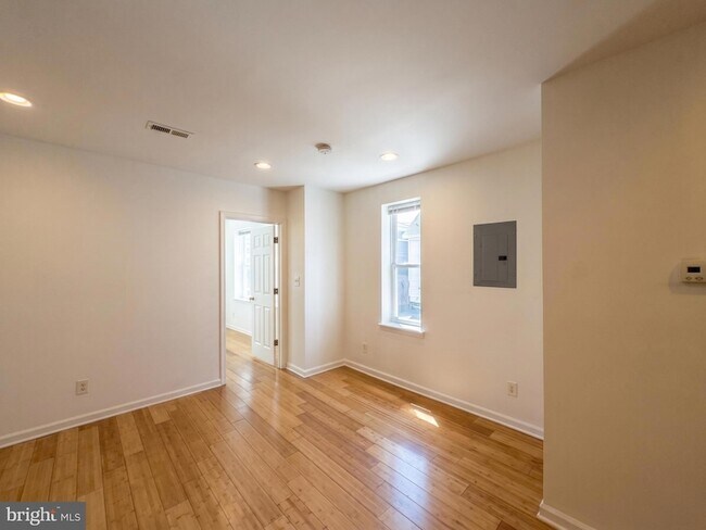 Building Photo - 110 N 51st St