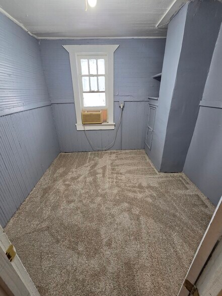 Building Photo - 1170 W 21st St