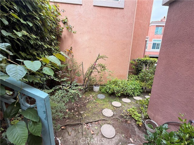 Building Photo - 9 Medici Aisle