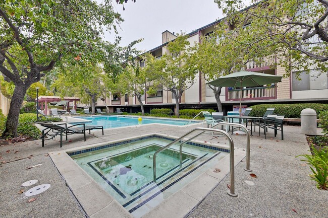 Building Photo - 2-bedroom, 2-bathroom condo in Awesome Mou...