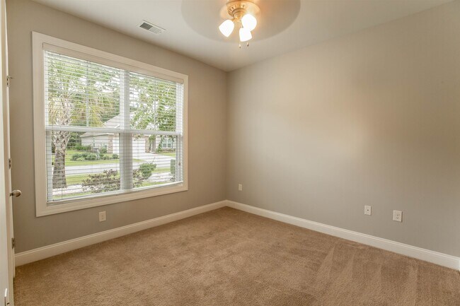 Building Photo - 149 Laurel Hill Pl