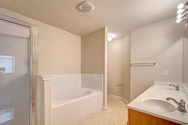 Building Photo - 17038 Midnight Sun Ln