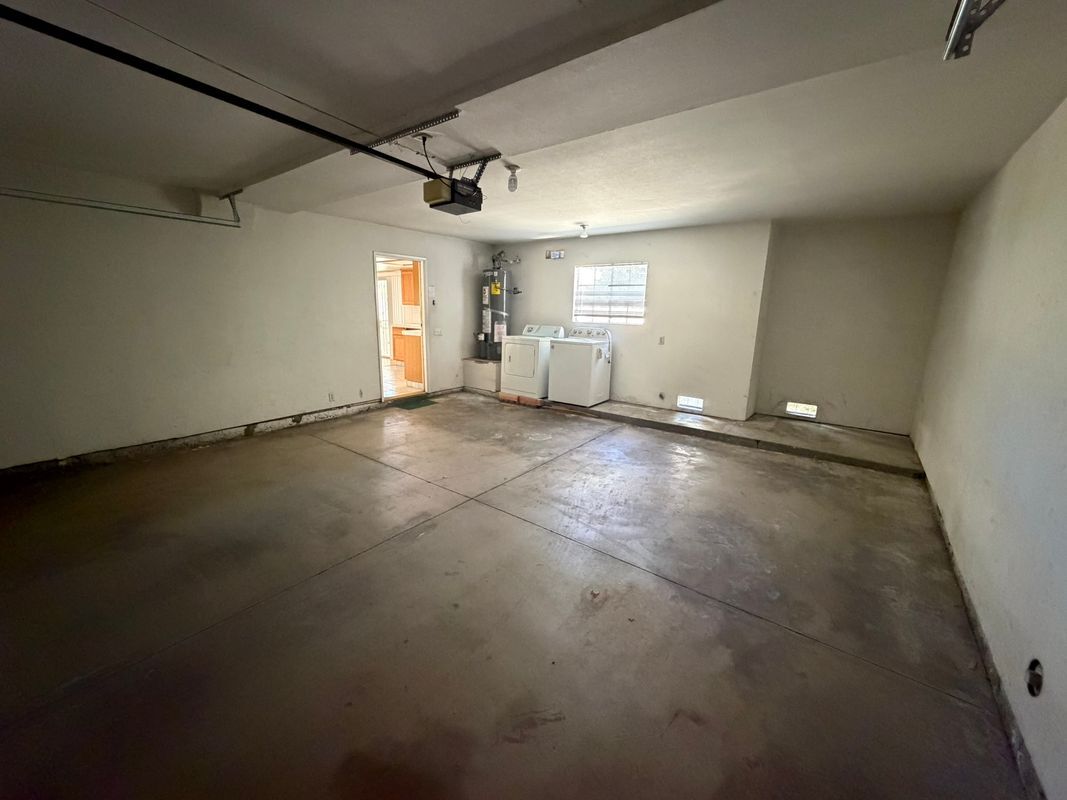 Building Photo - 4246 La Rica Ave