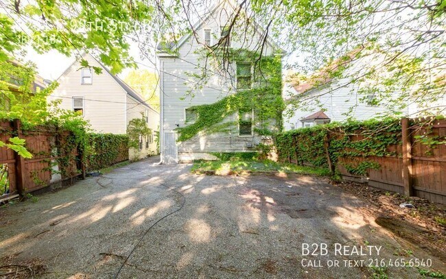 Building Photo - 1261 E 99th St