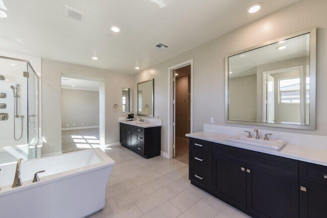 Building Photo - 4bd/4.5ba Single Family House w/ VIEW Gated Community Altair Irvine for rent