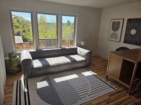 Building Photo - 1059 NW Saginaw Ave